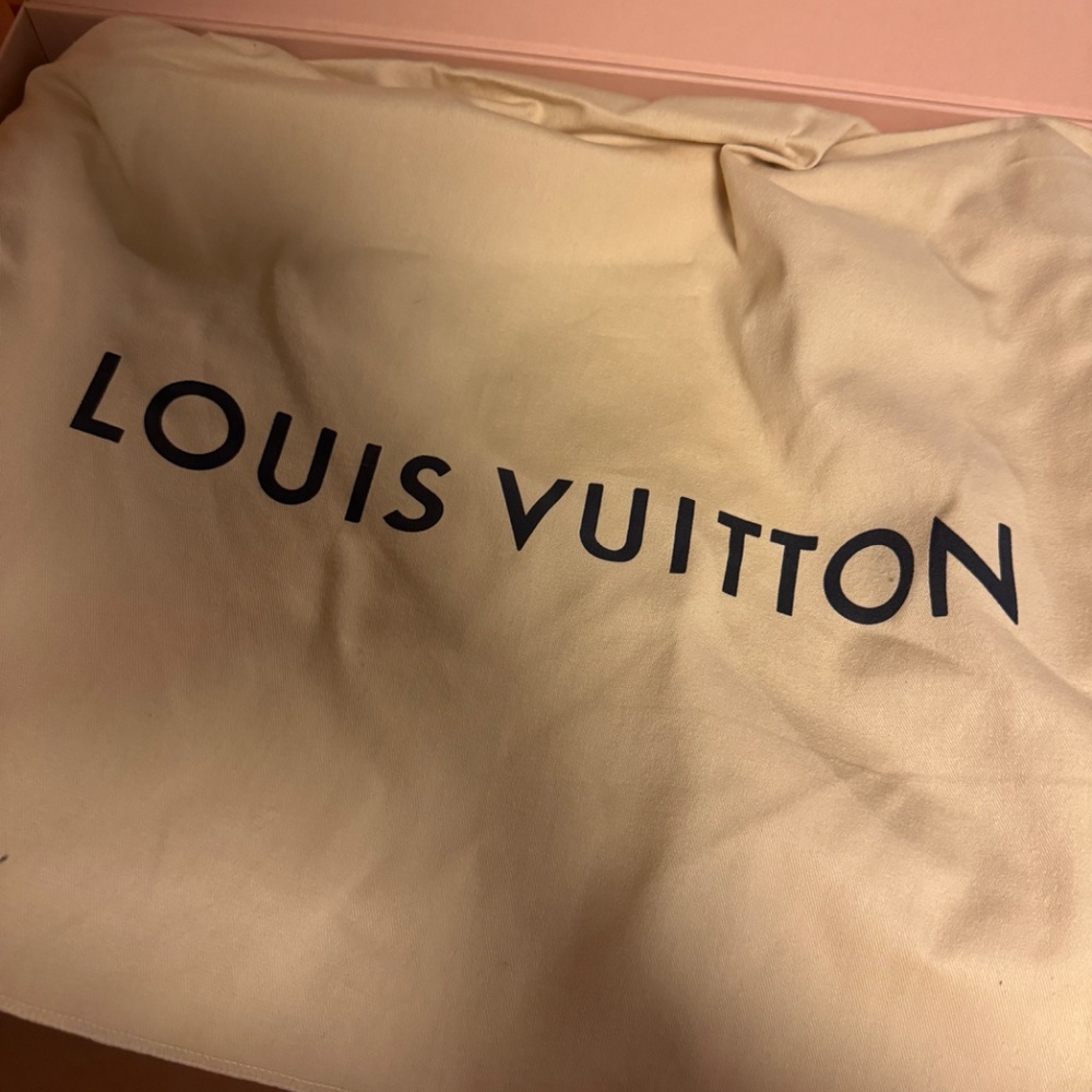 Authentic, BRAND NEW Louis Vuitton Neverful mm - Picture 4 of 5